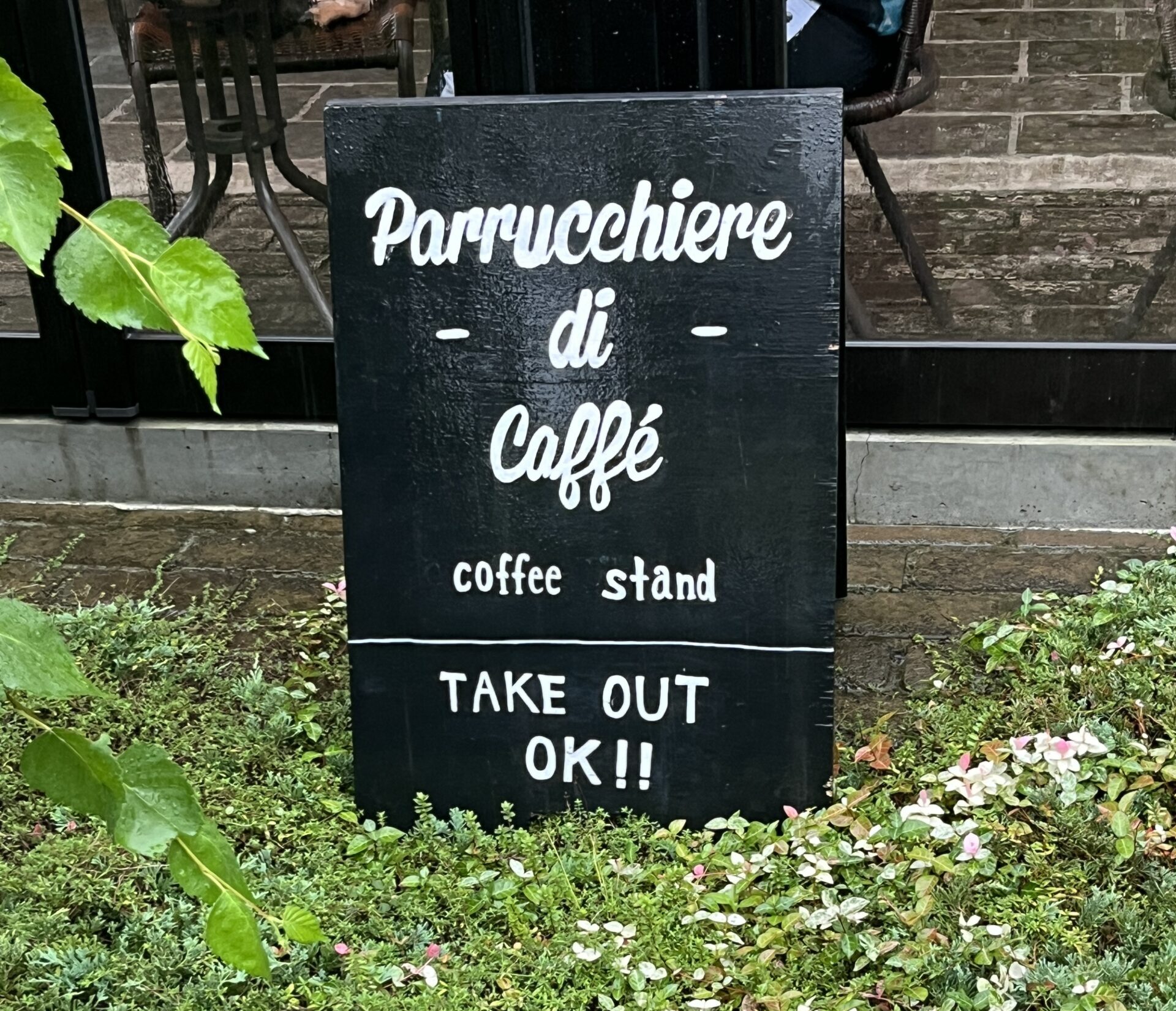 レンガ造りの外観が印象的な富士見市水子のカフェ Parrucchiere di Caffè
