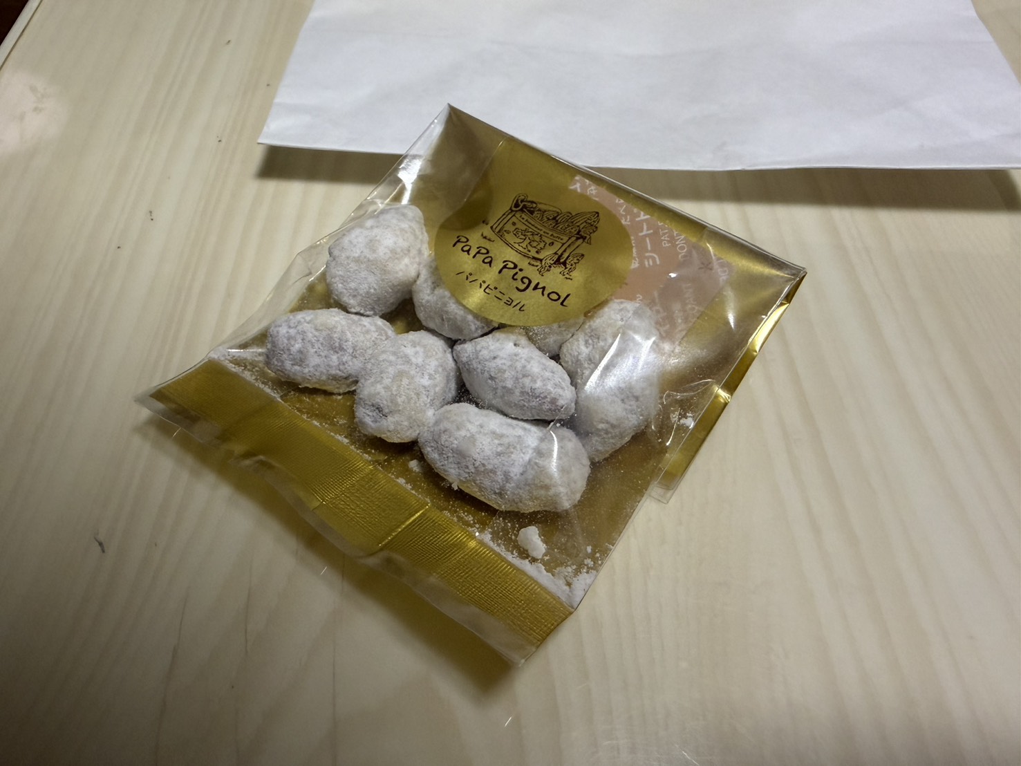 白い見た目のアーモンド菓子「PaPacoPain」スイートポテト味